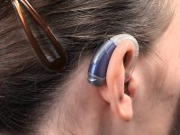 Сколько часов в сутки нужно носить слуховые аппараты?
